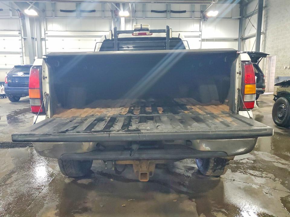 60168526 :رقم المزاد ، 1GTHK23215F851461 vin ، 2005 Gmc Sierra مزاد بيع