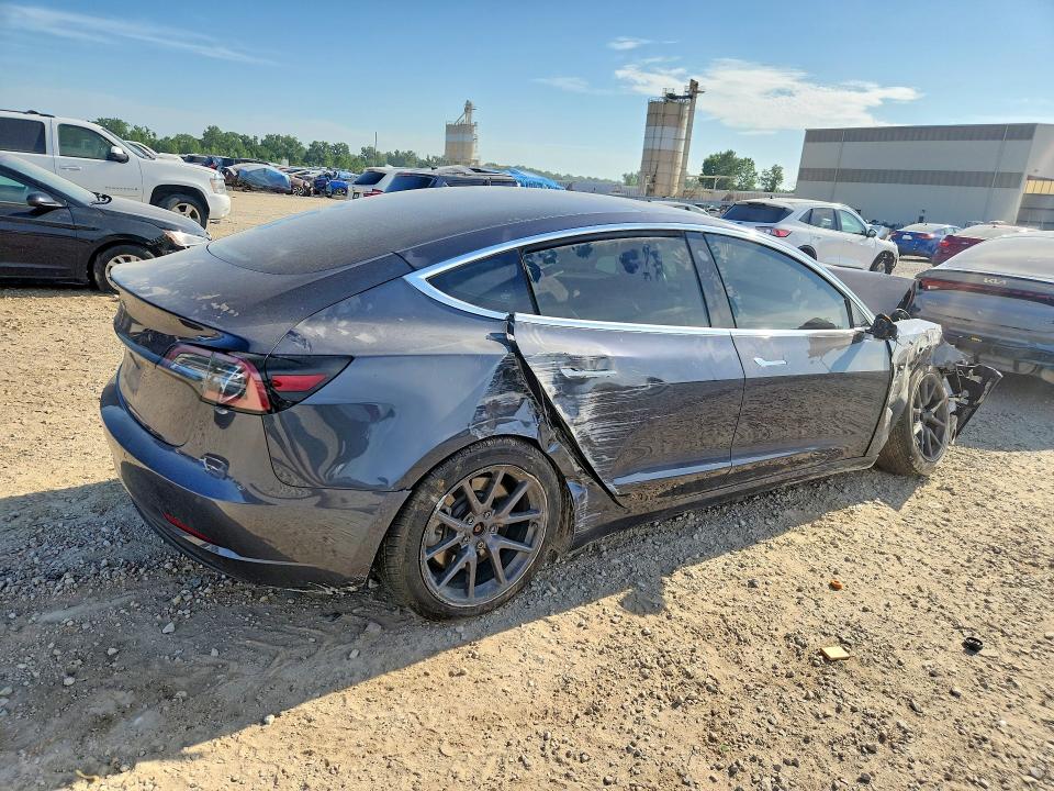 59378626 :رقم المزاد ، 5YJ3E1EA4JF022012 vin ، 2018 Tesla Model 3 مزاد بيع