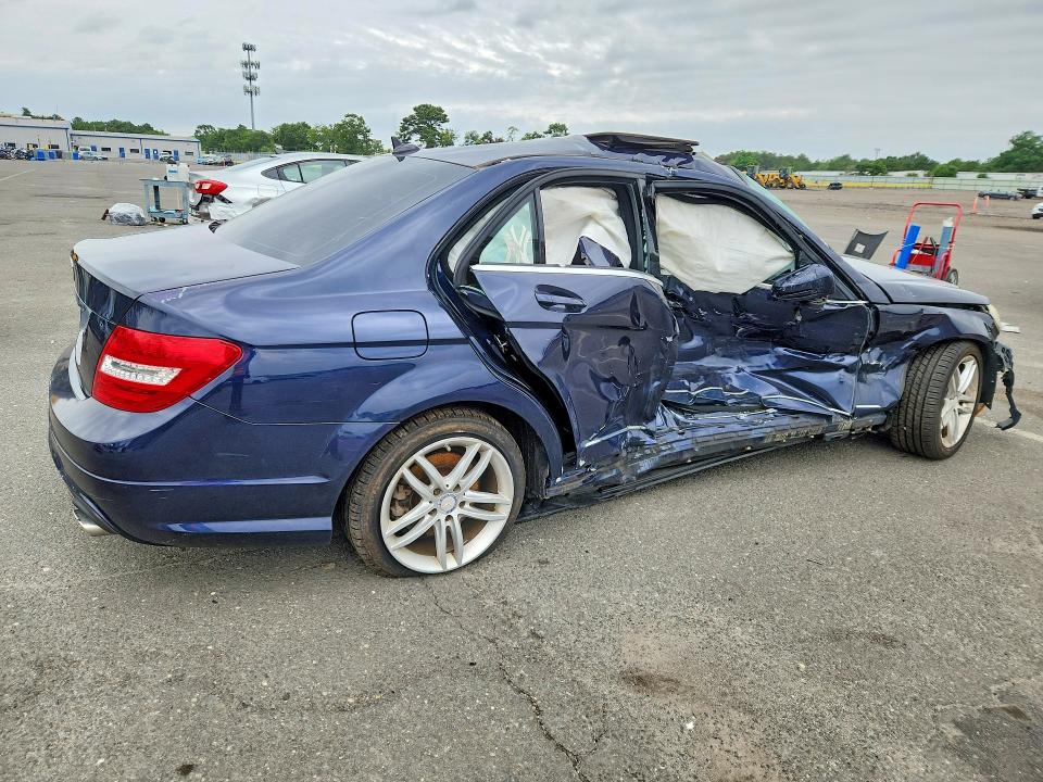 61734436 :رقم المزاد ، WDDGF8AB8EG221068 vin ، 2014 Mercedes-benz C مزاد بيع