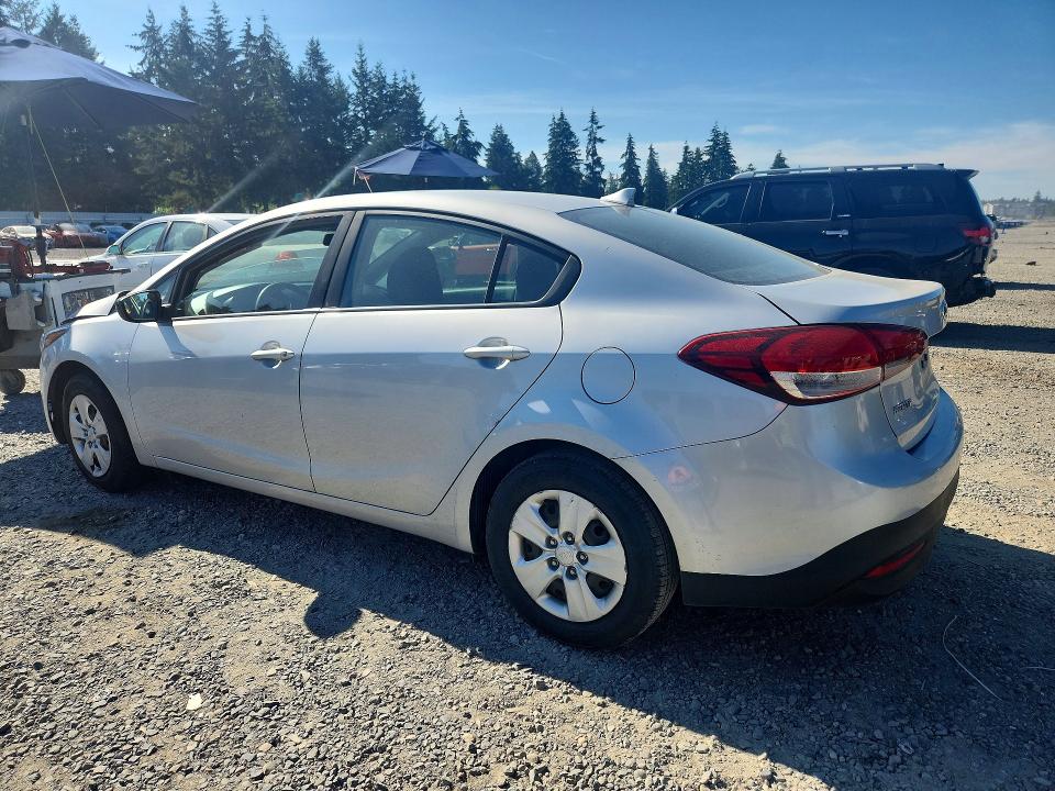 85983225 :رقم المزاد ، 3KPFK4A77HE125622 vin ، 2017 Kia Forte مزاد بيع
