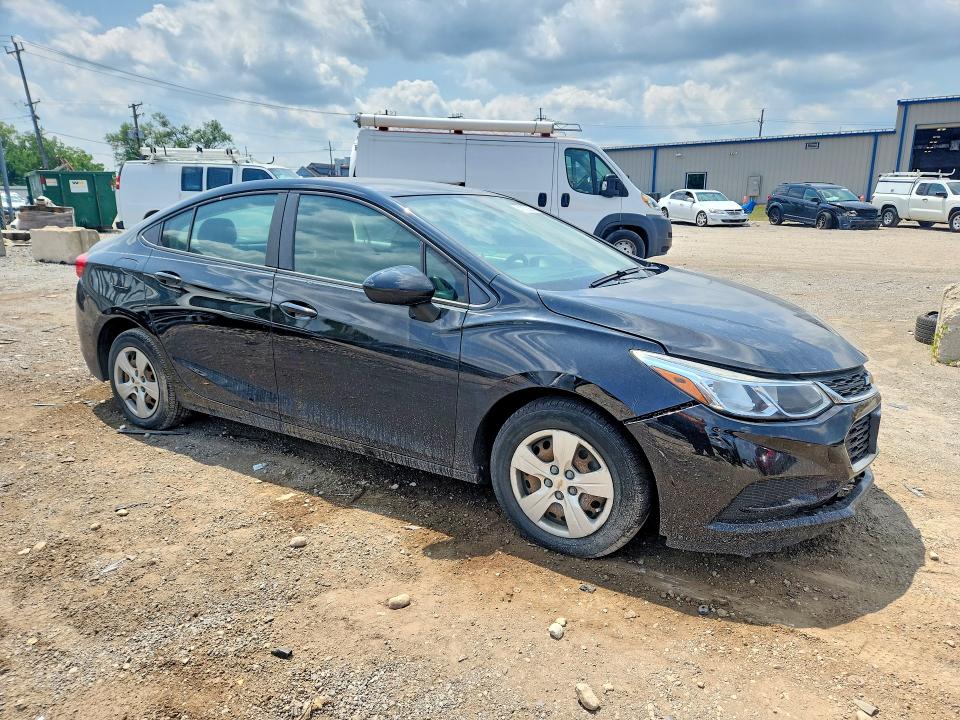 Продаж на аукціоні авто 2018 Chevrolet Cruze, vin: 1G1BC5SM0J7189831, номер лоту: 61672286