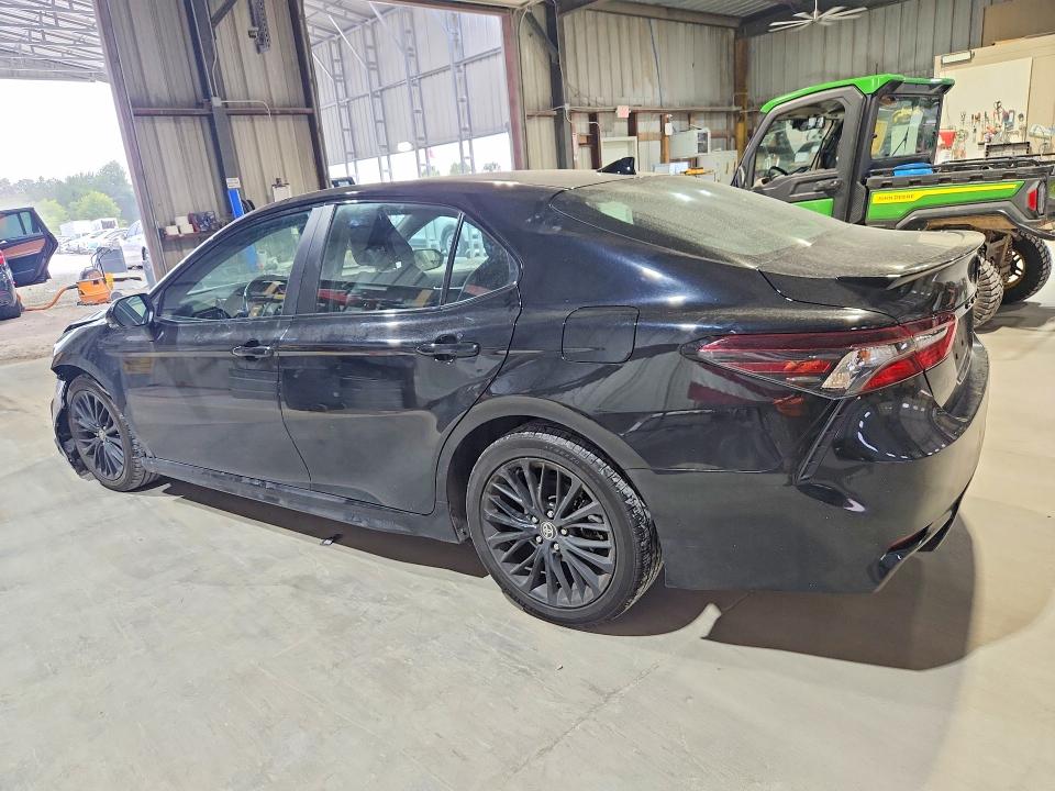62930796 :رقم المزاد ، 4T1G11BK6NU069318 vin ، 2022 Toyota Camry مزاد بيع