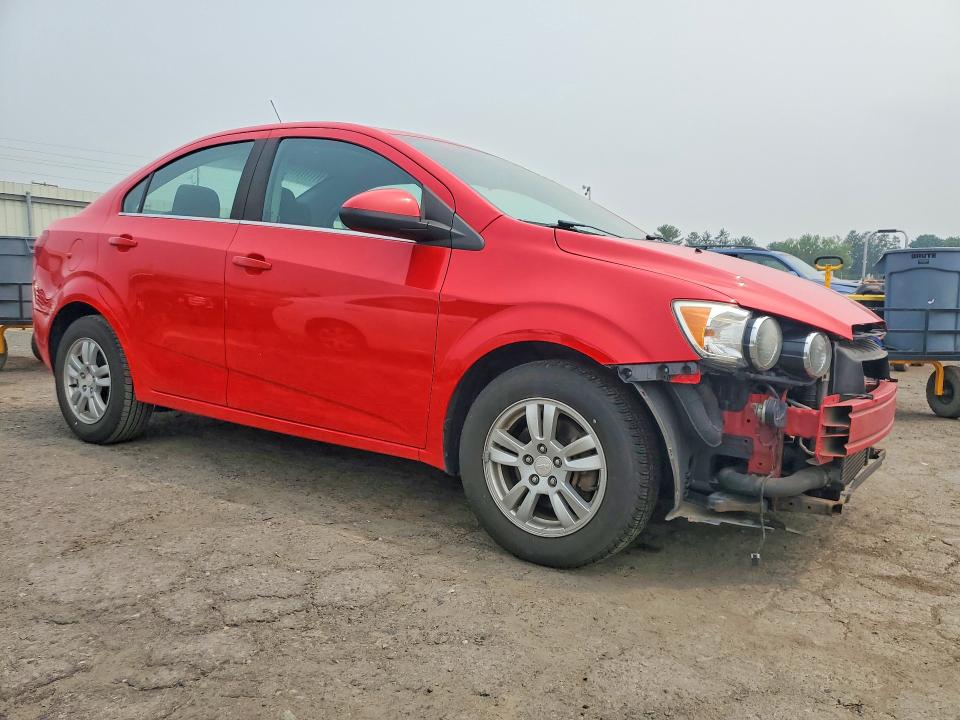61122526 :رقم المزاد ، 1G1JD5SB5F4216103 vin ، 2015 Chevrolet Sonic مزاد بيع