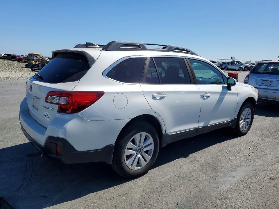 60643586 :رقم المزاد ، 4S4BSAFC6J3219986 vin ، 2018 Subaru Outback مزاد بيع