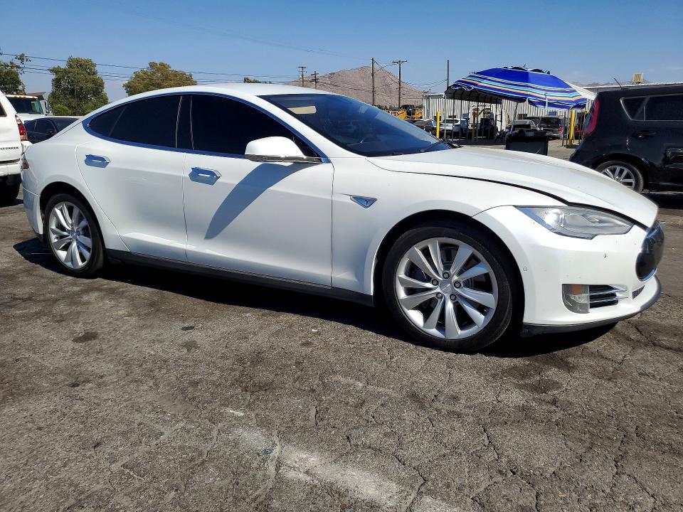 2015 Tesla Model S მანქანა იყიდება აუქციონზე, vin: 5YJSA1E2XFF103720, აუქციონის ნომერი: 60596776