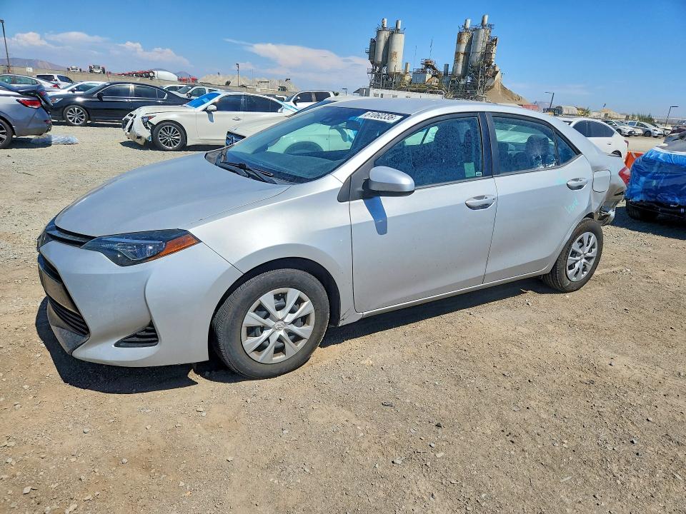 61060336 :رقم المزاد ، 5YFBURHE8HP658328 vin ، 2017 Toyota Corolla مزاد بيع