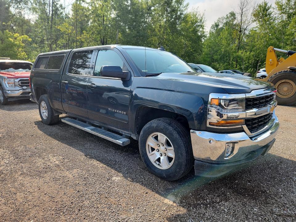 Продаж на аукціоні авто 2018 Chevrolet Silverado, vin: 3GCUKREC6JG526780, номер лоту: 62589426