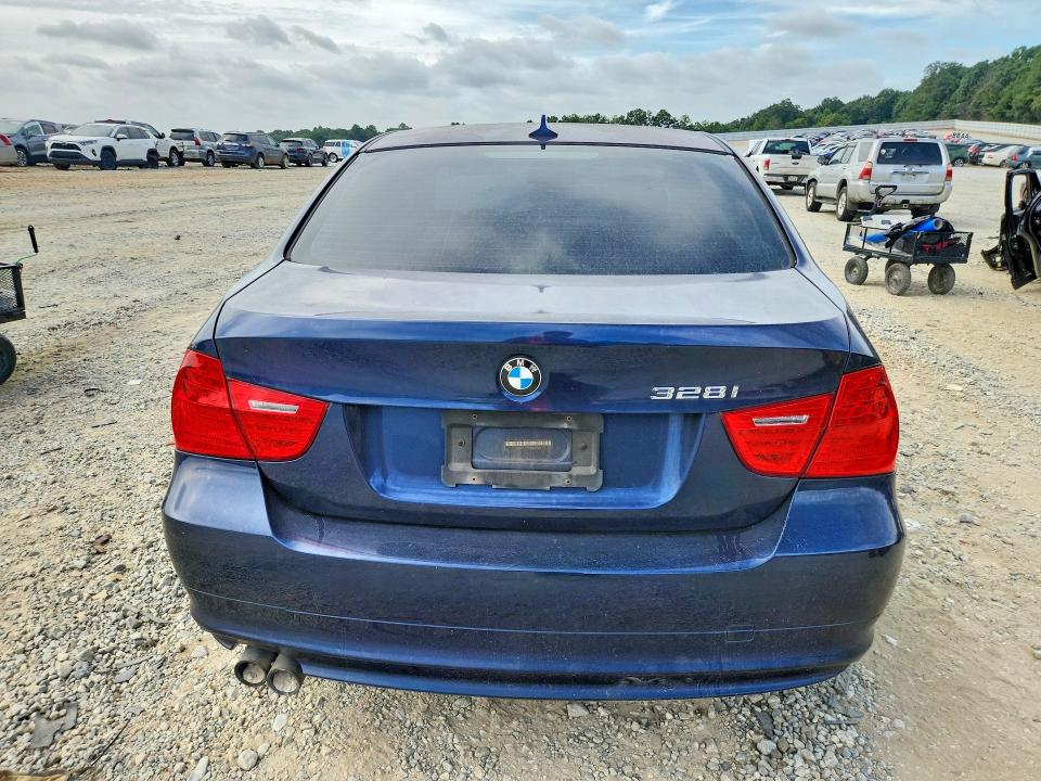 61908726 :رقم المزاد ، WBAPH7C52BE681188 vin ، 2011 Bmw 328 مزاد بيع