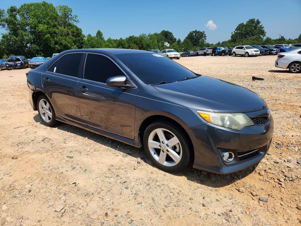 61686526 :رقم المزاد ، 4T1BF1FK0EU332781 vin ، 2014 Toyota Camry مزاد بيع