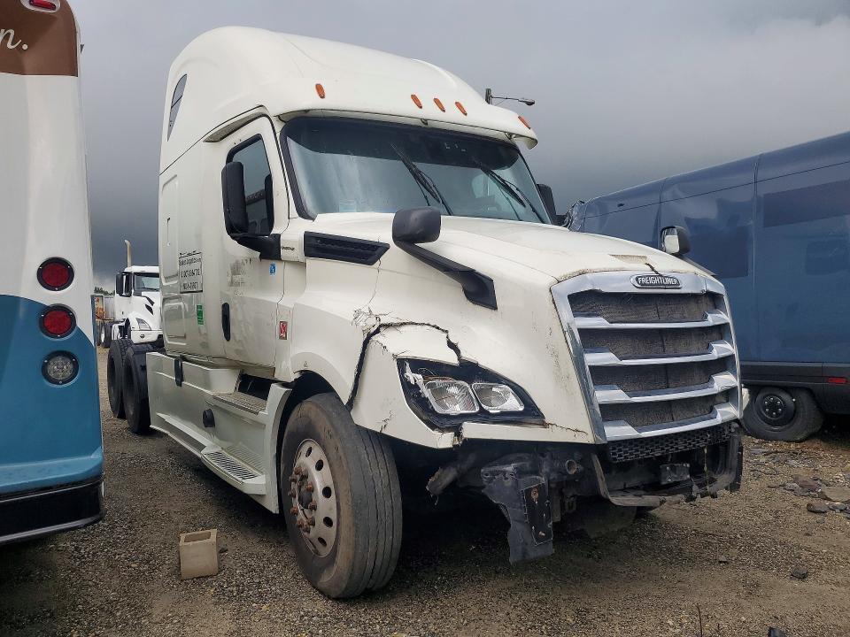 60766966 :رقم المزاد ، 3AKJHHDR7JSKC8414 vin ، 2018 Freightliner Cascadia مزاد بيع
