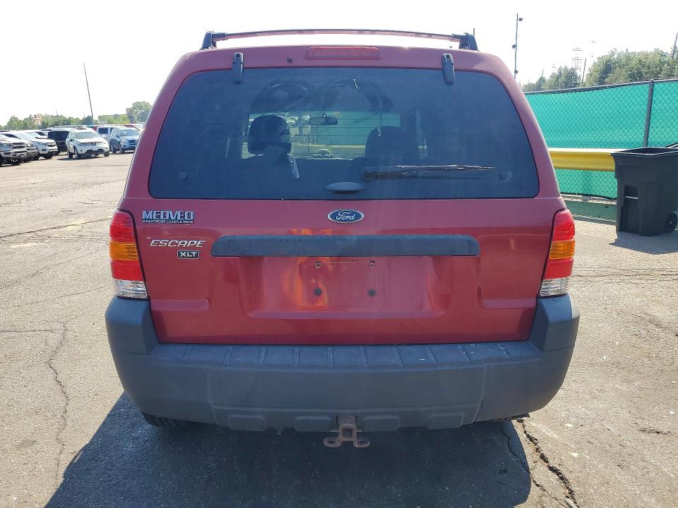 2005 Ford Escape მანქანა იყიდება აუქციონზე, vin: 1FMCU93135KB12700, აუქციონის ნომერი: 61857736