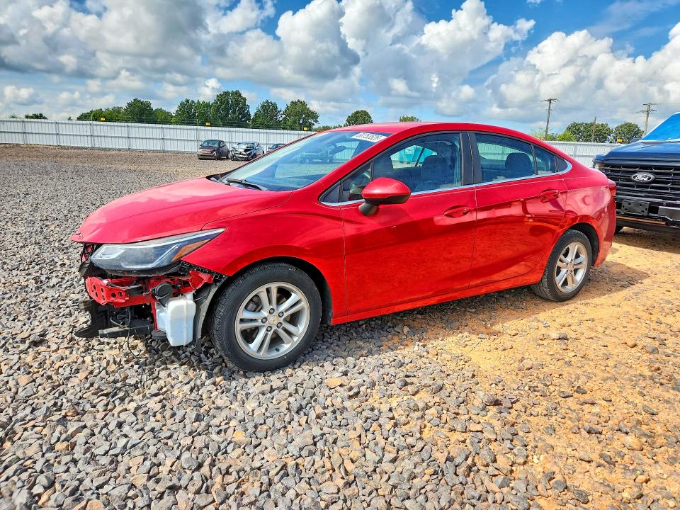 60753526 :رقم المزاد ، 1G1BE5SM1J7194417 vin ، 2018 Chevrolet Cruze مزاد بيع
