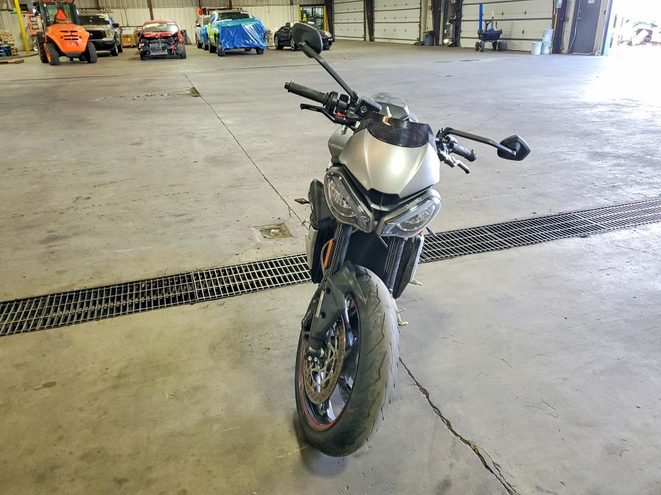 62804436 :رقم المزاد ، SMTA544D2NTAY3452 vin ، 2022 Triumph Motorcycle Street Triple مزاد بيع