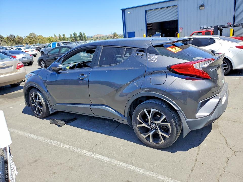 62349356 :رقم المزاد ، NMTKHMBX2JR053685 vin ، 2018 Toyota C-hr مزاد بيع