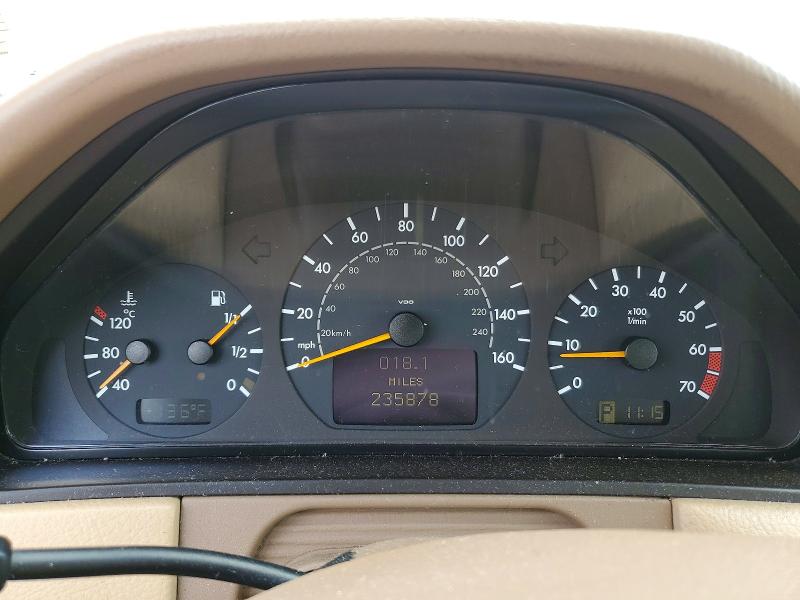 60599206 :رقم المزاد ، WDBJF70J4YB010436 vin ، 2000 Mercedes-benz E مزاد بيع