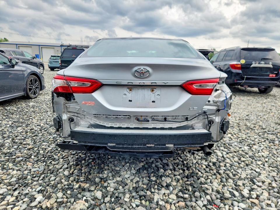 Продаж на аукціоні авто 2018 Toyota Camry, vin: 4T1B11HK0JU108187, номер лоту: 61488126