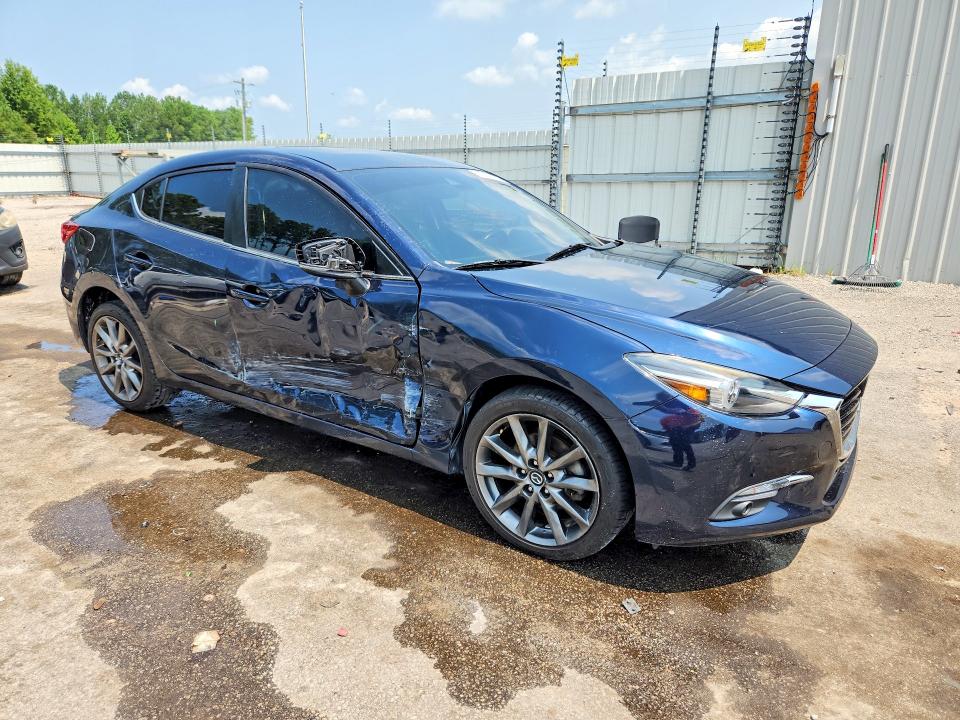 62333116 :رقم المزاد ، 3MZBN1W34JM218620 vin ، 2018 Mazda 3 مزاد بيع