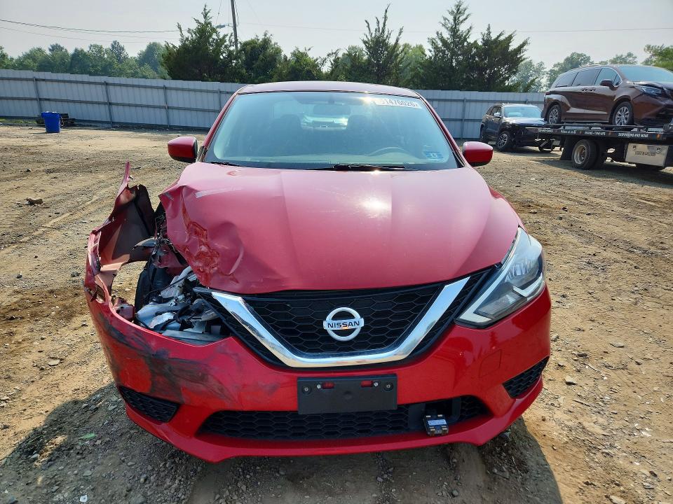 61476026 :رقم المزاد ، 3N1AB7AP4JY262472 vin ، 2018 Nissan Sentra مزاد بيع