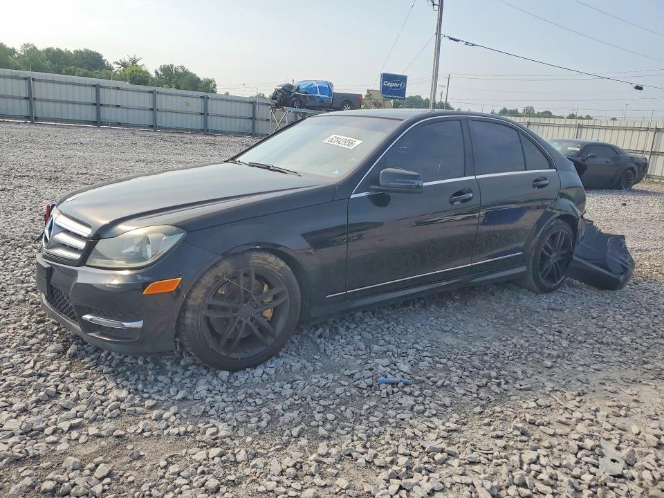 2013 Mercedes-benz C მანქანა იყიდება აუქციონზე, vin: WDDGF8AB3DG106926, აუქციონის ნომერი: 62843956
