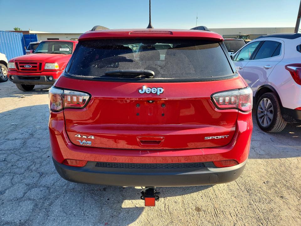 60653686 :رقم المزاد ، 3C4NJDAB3JT455181 vin ، 2018 Jeep Compass مزاد بيع