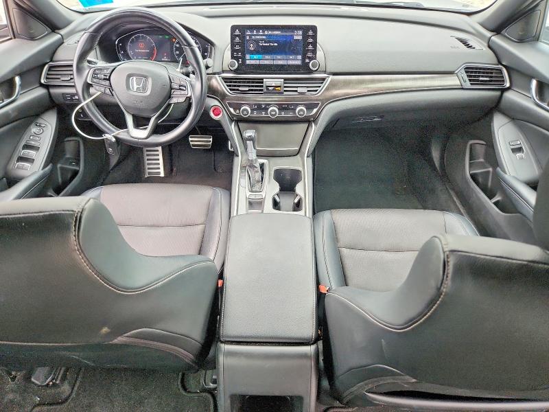 62972726 :رقم المزاد ، 1HGCV1F32JA137072 vin ، 2018 Honda Accord مزاد بيع