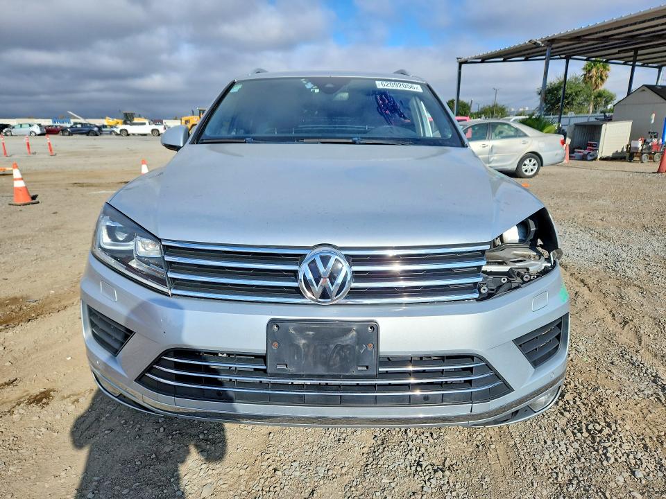 Продажа на аукционе авто 2017 Volkswagen Touareg, vin: WVGRF7BP2HD006309, номер лота: 62092056