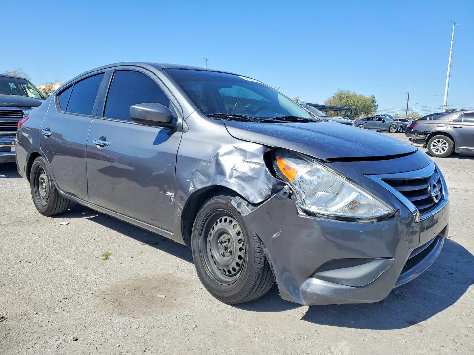 63387036 :رقم المزاد ، 3N1CN7AP1JL851606 vin ، 2018 Nissan Versa مزاد بيع