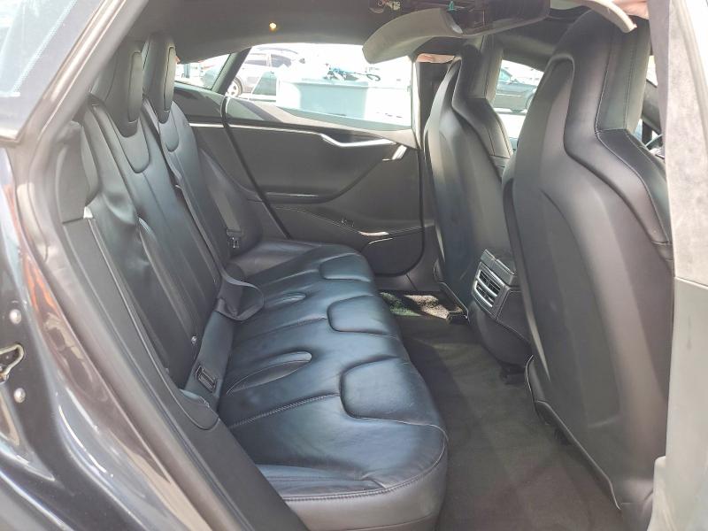 60761266 :رقم المزاد ، 5YJSA1E29GF129632 vin ، 2016 Tesla Model S مزاد بيع