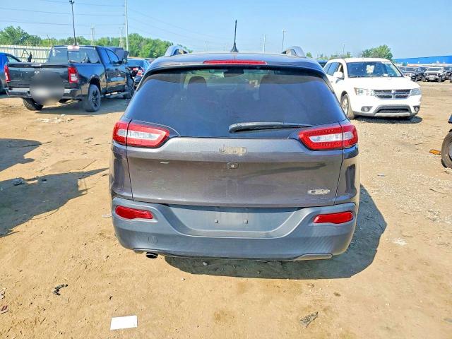 85769805 :رقم المزاد ، 1C4PJLCB8FW530698 vin ، 2015 Jeep Cherokee مزاد بيع