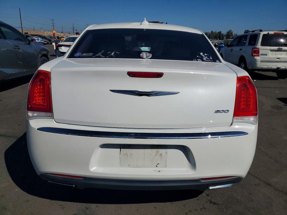 61044156 :رقم المزاد ، 2C3CCAAG5FH785775 vin ، 2015 Chrysler 300 مزاد بيع