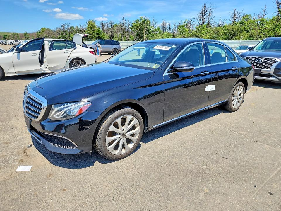 61908126 :رقم المزاد ، WDDZF4KB4JA360255 vin ، 2018 Mercedes-benz E مزاد بيع