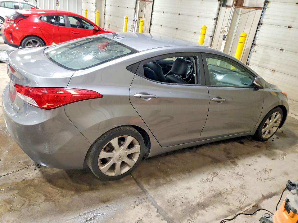 62111756 :رقم المزاد ، 5NPDH4AE5DH381574 vin ، 2013 Hyundai Elantra مزاد بيع
