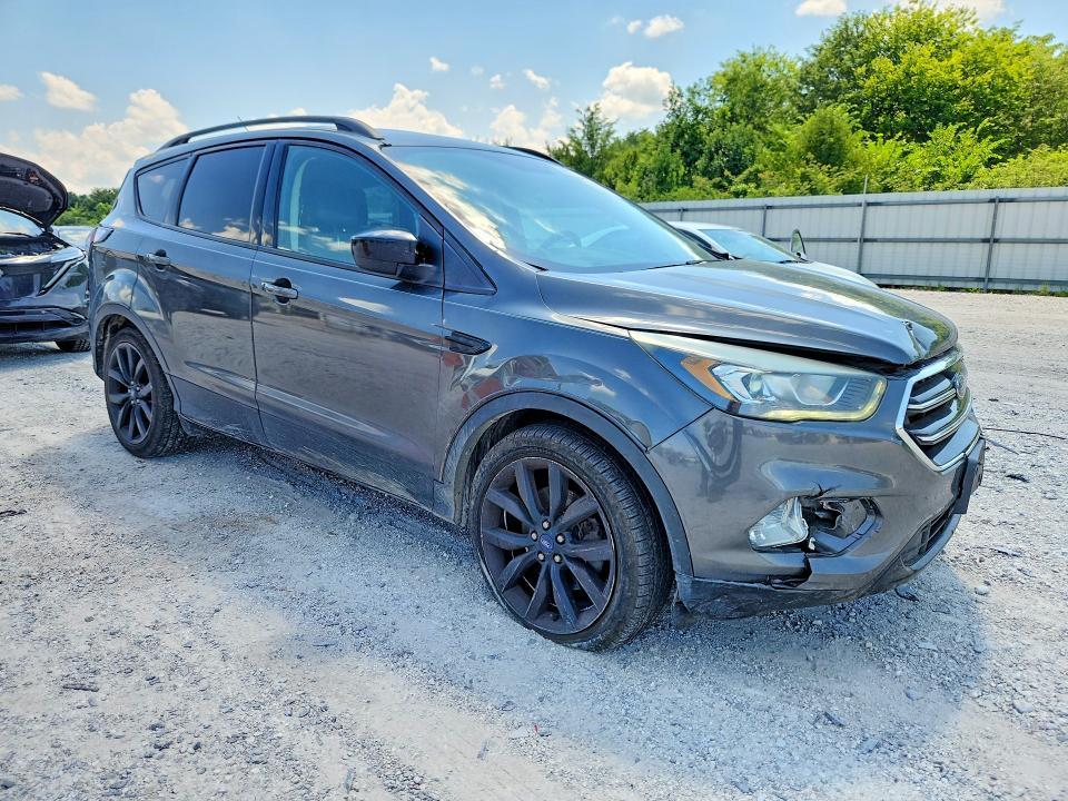 60971026 :رقم المزاد ، 1FMCU9G97HUB75002 vin ، 2017 Ford Escape مزاد بيع