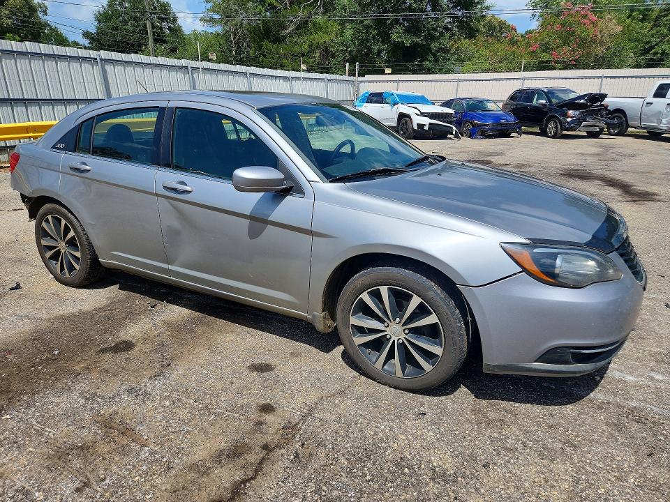 2014 Chrysler 200 მანქანა იყიდება აუქციონზე, vin: 1C3CCBCG5EN136115, აუქციონის ნომერი: 60974346