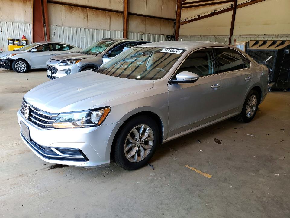 61916626 :رقم المزاد ، 1VWAT7A30HC029504 vin ، 2017 Volkswagen Passat مزاد بيع