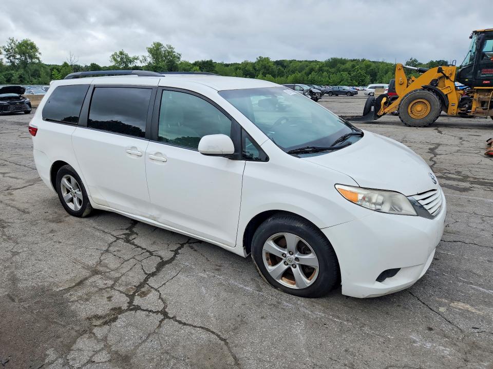62761926 :رقم المزاد ، 5TDKK3DC4FS539039 vin ، 2015 Toyota Sienna مزاد بيع
