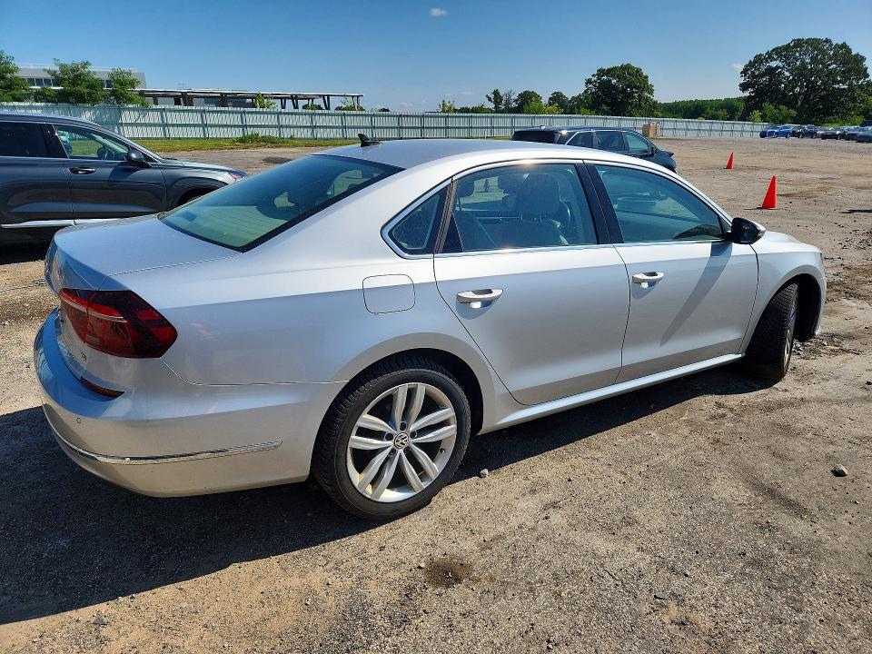 62112946 :رقم المزاد ، 1VWBA7A34JC008204 vin ، 2018 Volkswagen Passat مزاد بيع