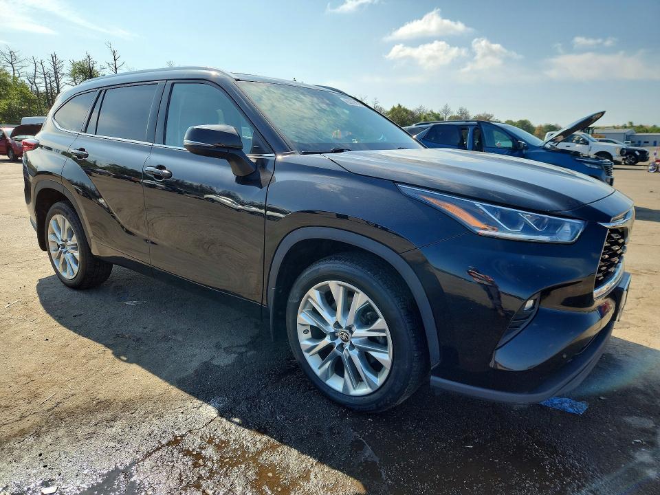 Auction sale of the 2022 Toyota Highlander, vin: 5TDDZRBH8NS567723, lot number: 63339676