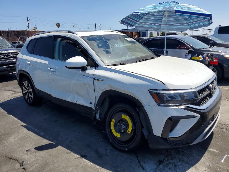 61410496 :رقم المزاد ، 3VVLX7B24NM058408 vin ، 2022 Volkswagen Taos مزاد بيع