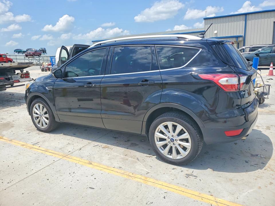 59775246 :رقم المزاد ، 1FMCU9J9XJUA82053 vin ، 2018 Ford Escape مزاد بيع