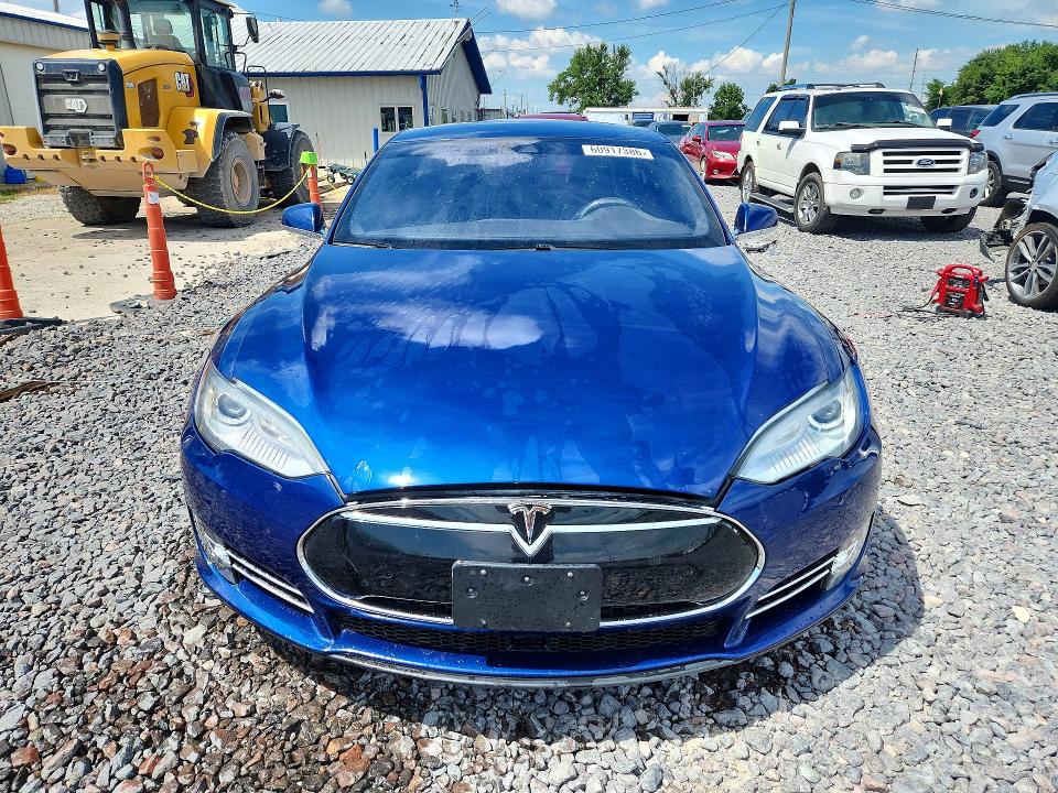 2015 Tesla Model S მანქანა იყიდება აუქციონზე, vin: 5YJSA1E29FF112327, აუქციონის ნომერი: 60917386