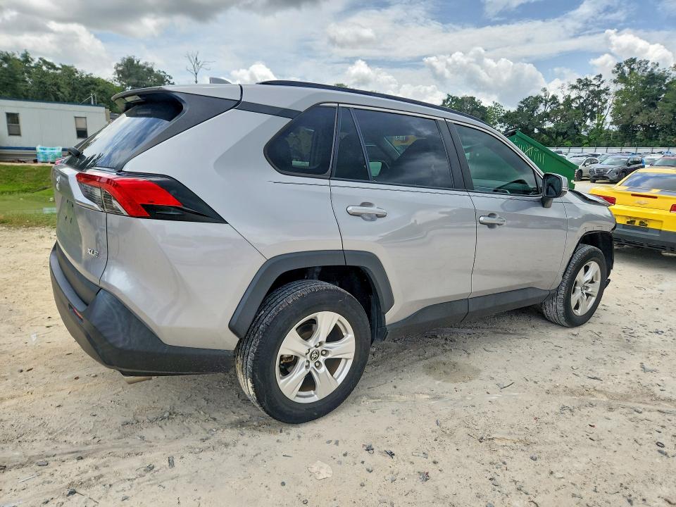 2021 Toyota Rav4 მანქანა იყიდება აუქციონზე, vin: 2T3W1RFV2MC140990, აუქციონის ნომერი: 60671456
