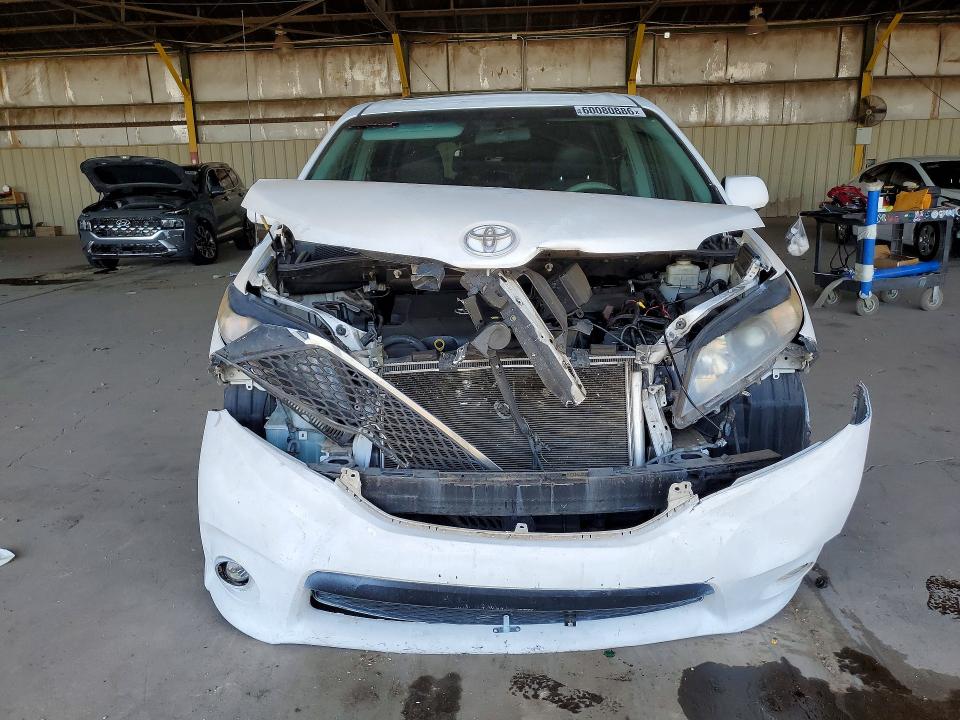 2011 Toyota Sienna მანქანა იყიდება აუქციონზე, vin: 5TDXK3DCXBS054422, აუქციონის ნომერი: 60080886