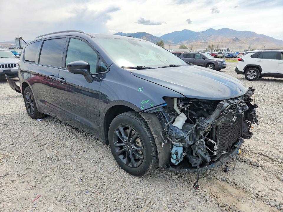 Auction sale of the 2020 Chrysler Pacifica, vin: 2C4RC3BG4LR282745, lot number: 63249306