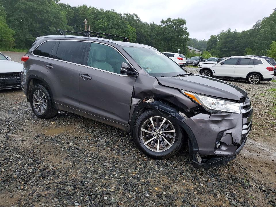 Продажа на аукционе авто 2017 Toyota Highlander, vin: 5TDJZRFH6HS510017, номер лота: 59799406