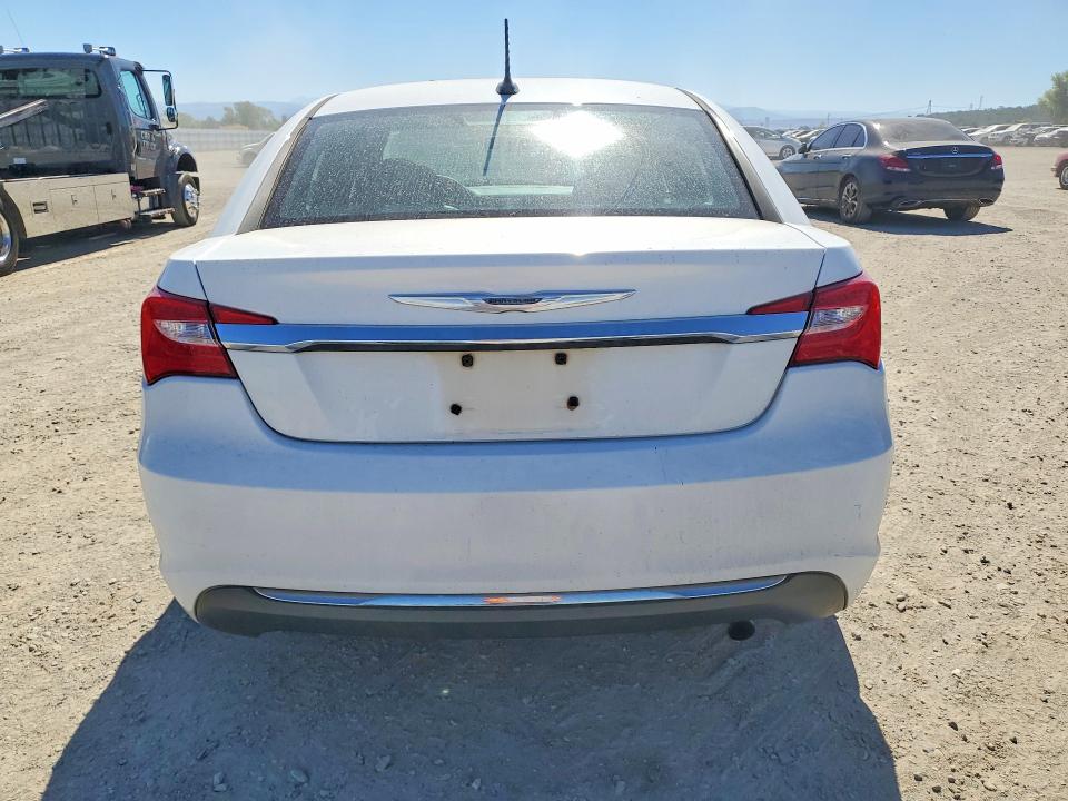 60210626 :رقم المزاد ، 1C3CCBABXEN141219 vin ، 2014 Chrysler 200 مزاد بيع