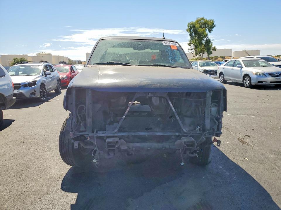 60978446 :رقم المزاد ، 1GTHK23U94F130739 vin ، 2004 Gmc Sierra مزاد بيع
