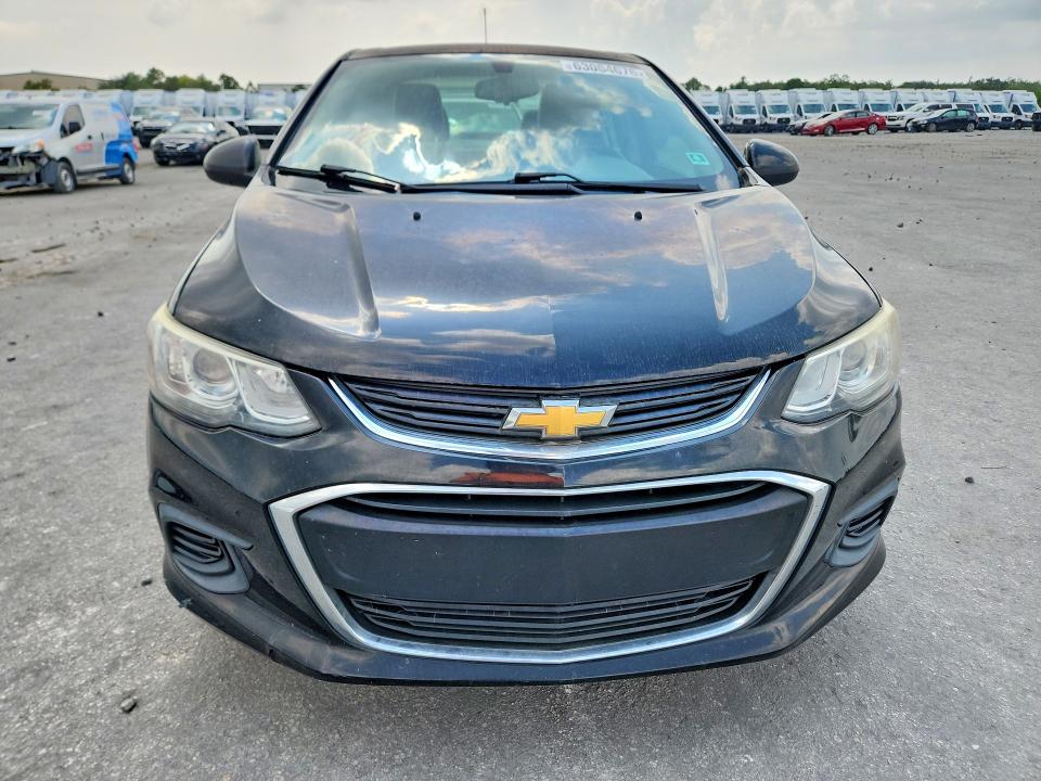 63054676 :رقم المزاد ، 1G1JF5SB0J4107759 vin ، 2018 Chevrolet Sonic مزاد بيع