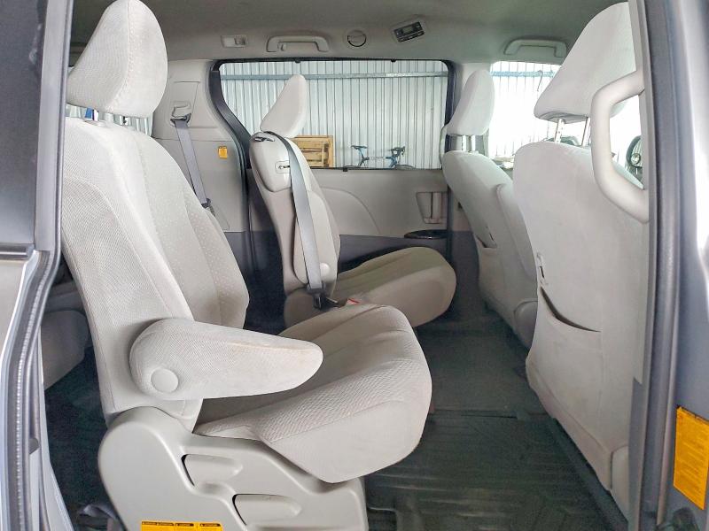 59686796 :رقم المزاد ، 5TDKK3DC6DS381798 vin ، 2013 Toyota Sienna مزاد بيع