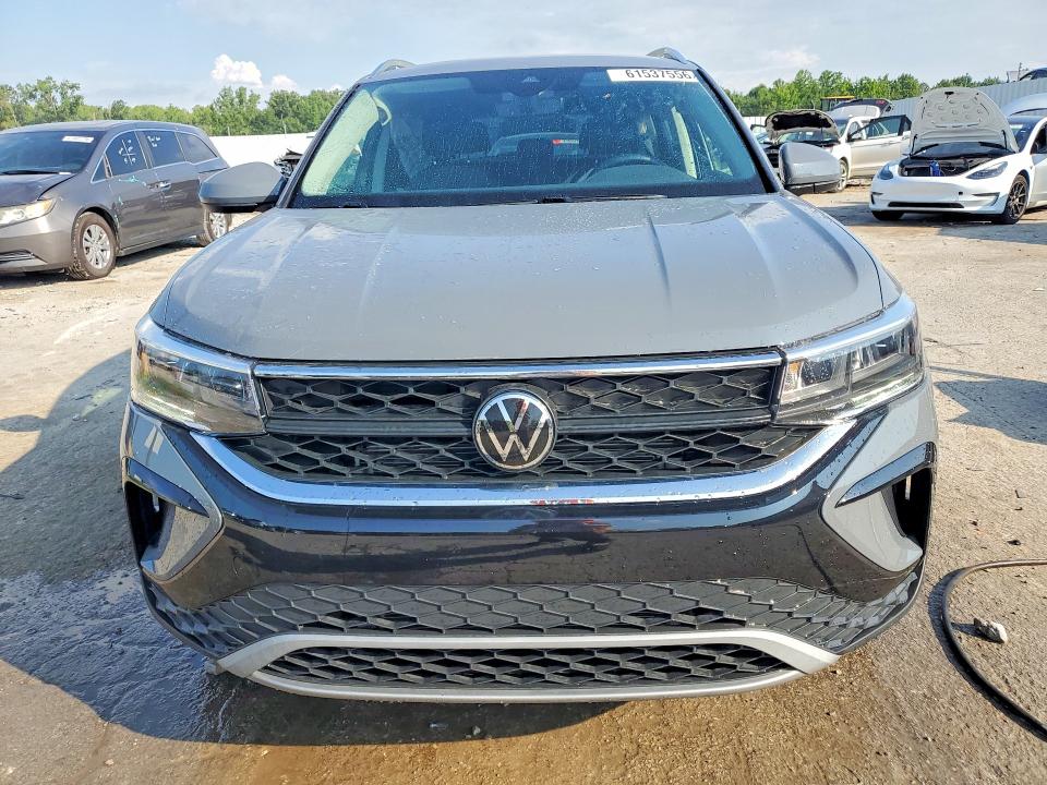61537556 :رقم المزاد ، 3VVYX7B2XNM090737 vin ، 2022 Volkswagen Taos مزاد بيع